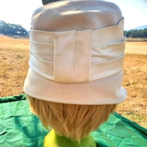 Peachfelt 1960 white diamond hat satin bow